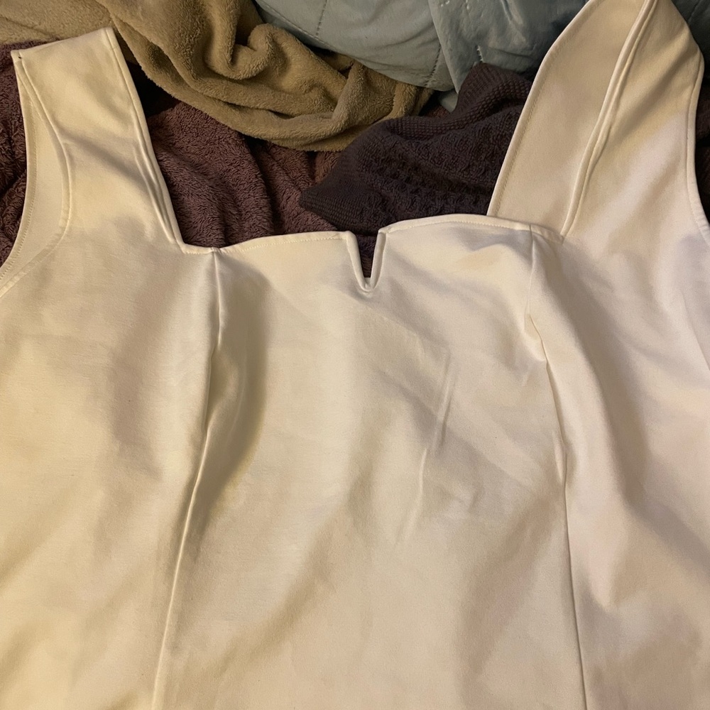 Elegant White Sleeveless Top 4x